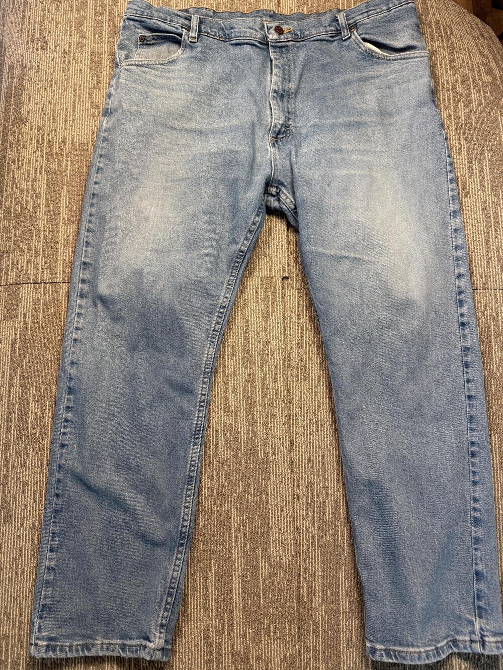 Wrangler Premium Quality Jeans Mens 42x30 Blue Light Wash Relaxed Straight Denim